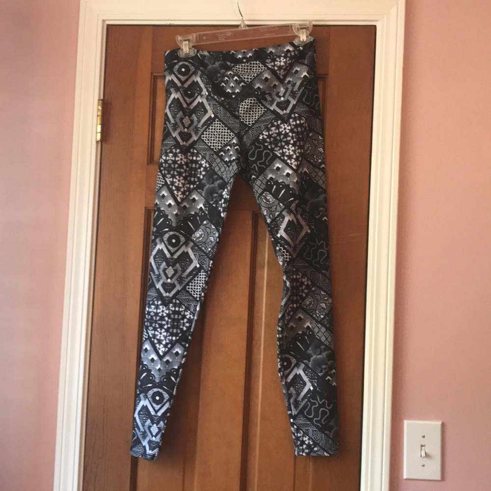 Onzie Leggings NWT